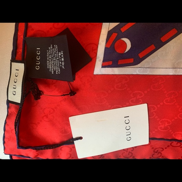 NWT Gucci silk scarf - Picture 4 of 6